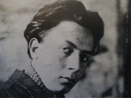 Portrait photograph of Robert Delaunay