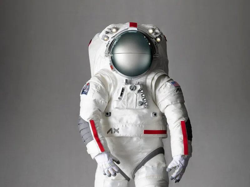 16PRADA-SPACE-03-qpml-googleFourByThree